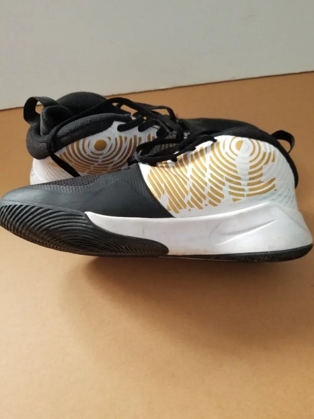 Nike Teamhustle Sneakers Black Yellow White Youth Kids Size 5.5 Y